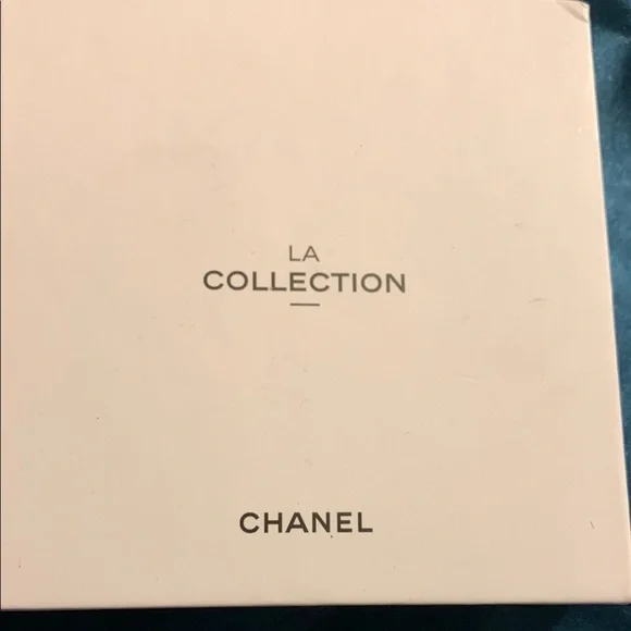 CHANEL Black and Gold Key & 2 Locks - Picture 3 of 3